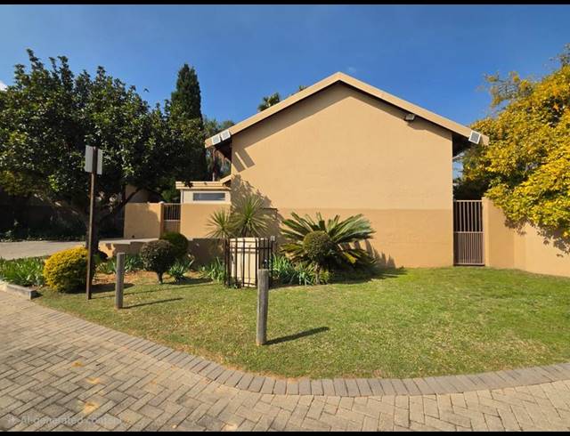 3 BEDROOM TOWNHOUSE FOR SALE IN THATCHFIELD